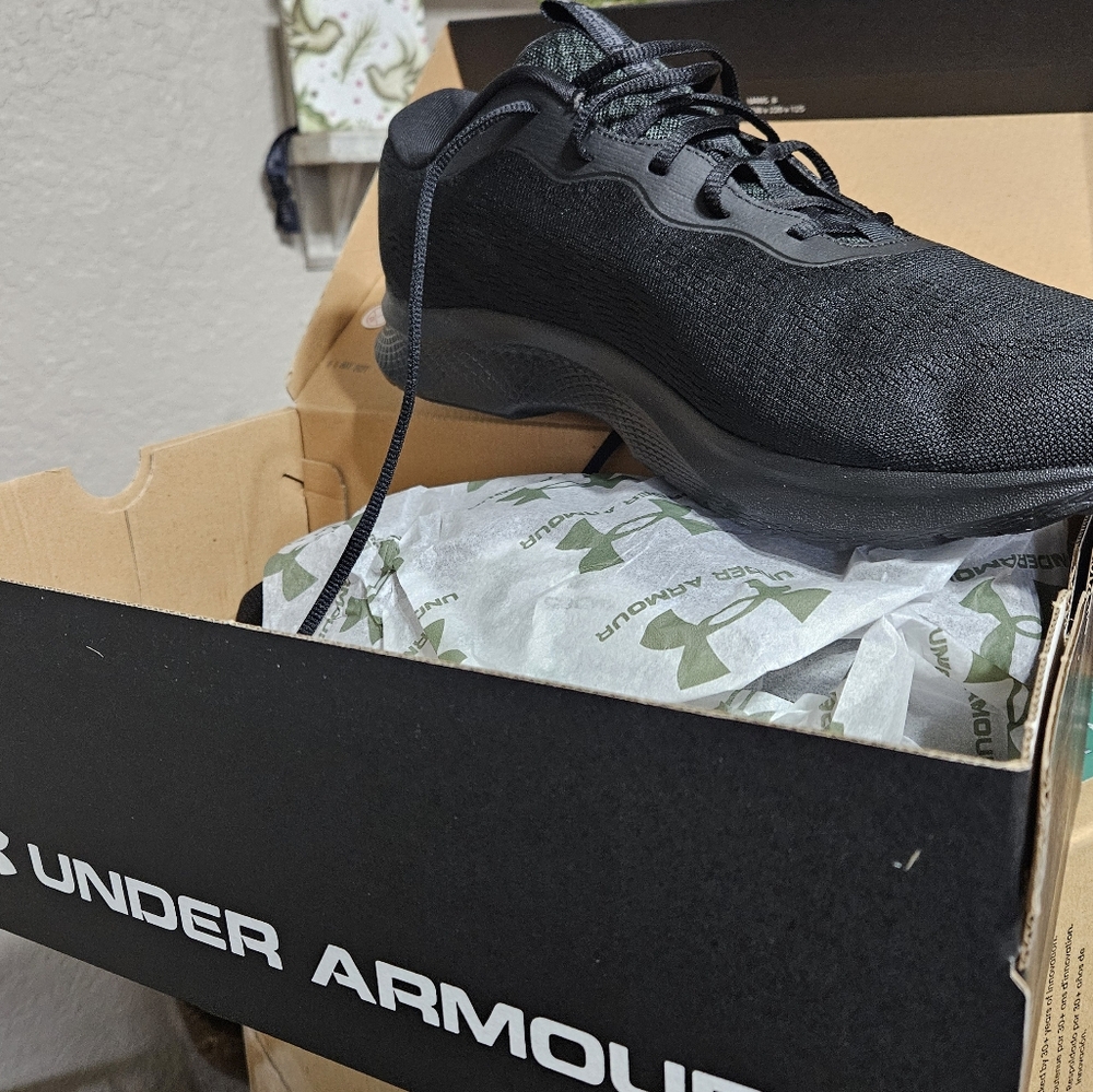 Mens athletic shoes